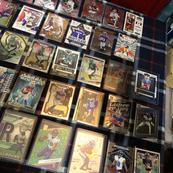 Assorted Sports Trading Cards Collection - Picture 2 of 16